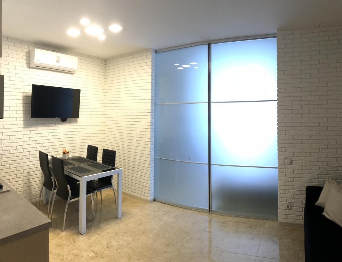 V&A Lux Apartments Batumi Esterno foto